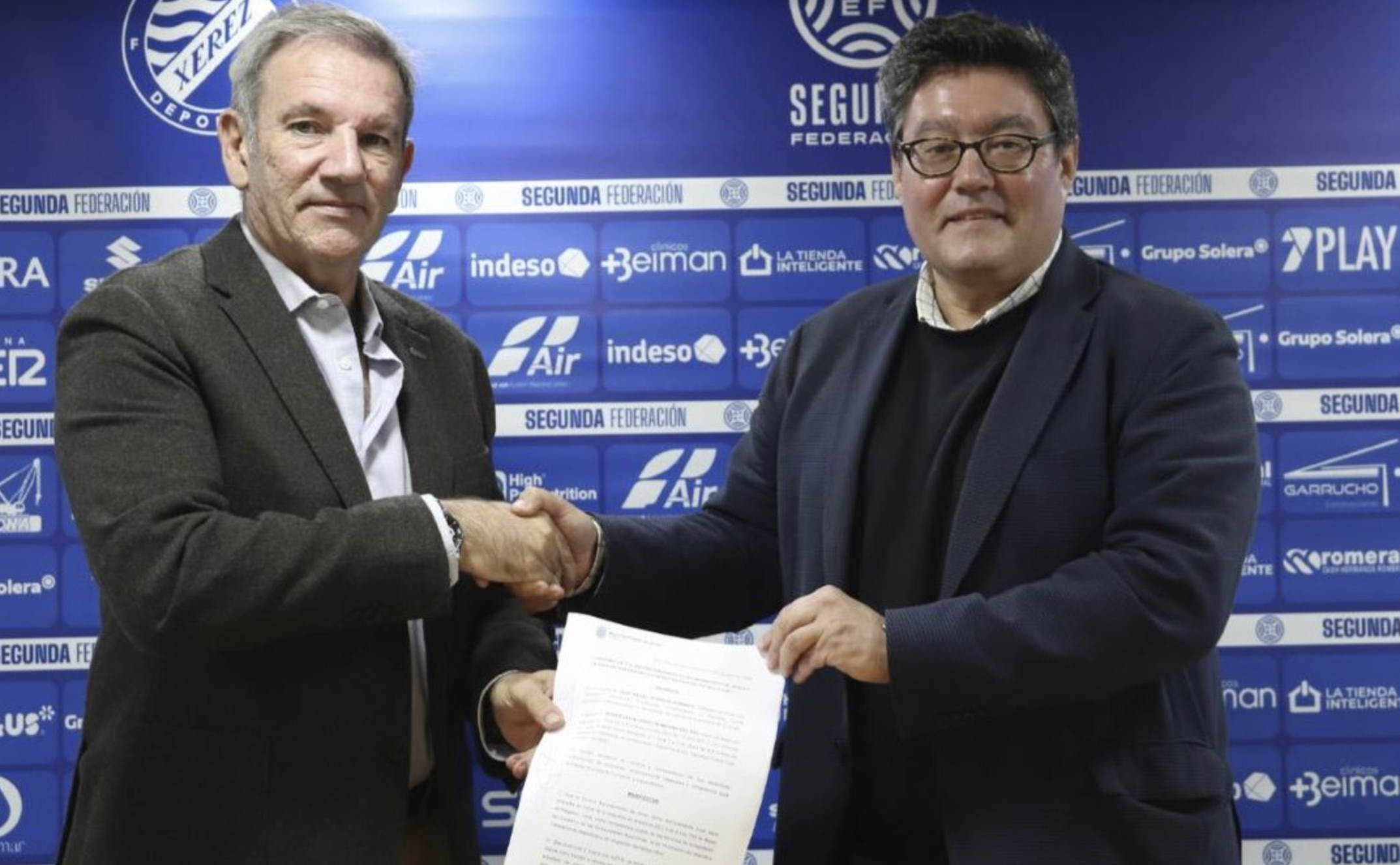 Sebastián Alonso de Medina, presidente del Xerez Deportivo FC, y José Ángel Aparicio, delegado de Deportes de Jerez.