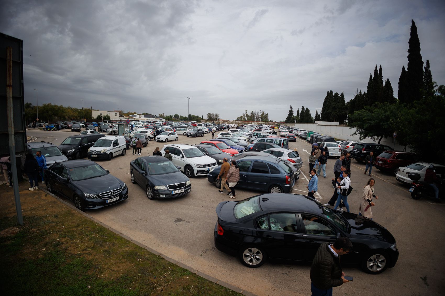 Un inusual Día de Todos los Santos en el cementerio de Jerez