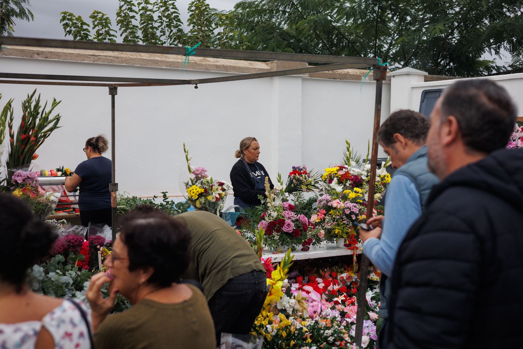 Un inusual Día de Todos los Santos en el cementerio de Jerez