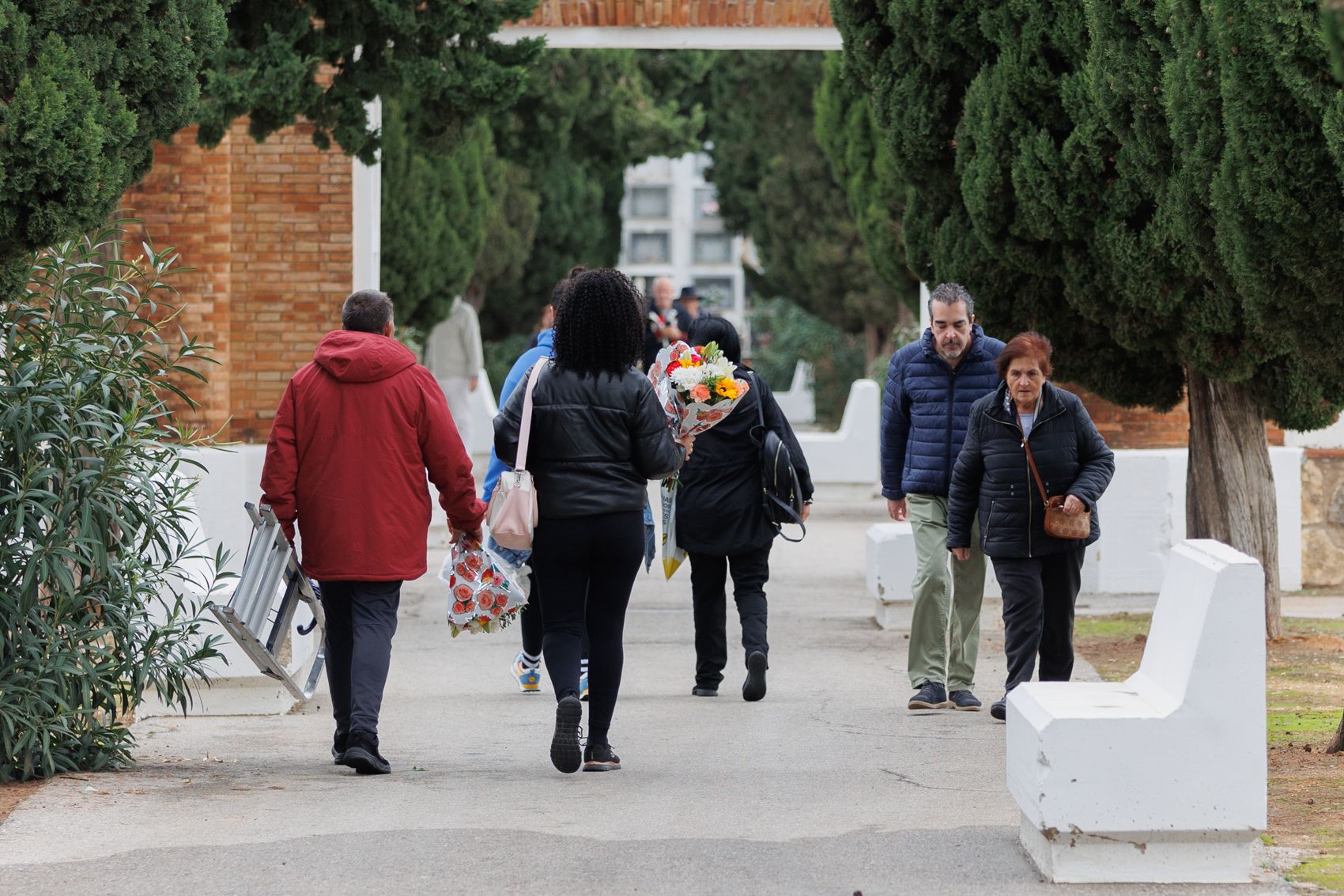 Un inusual Día de Todos los Santos en el cementerio de Jerez