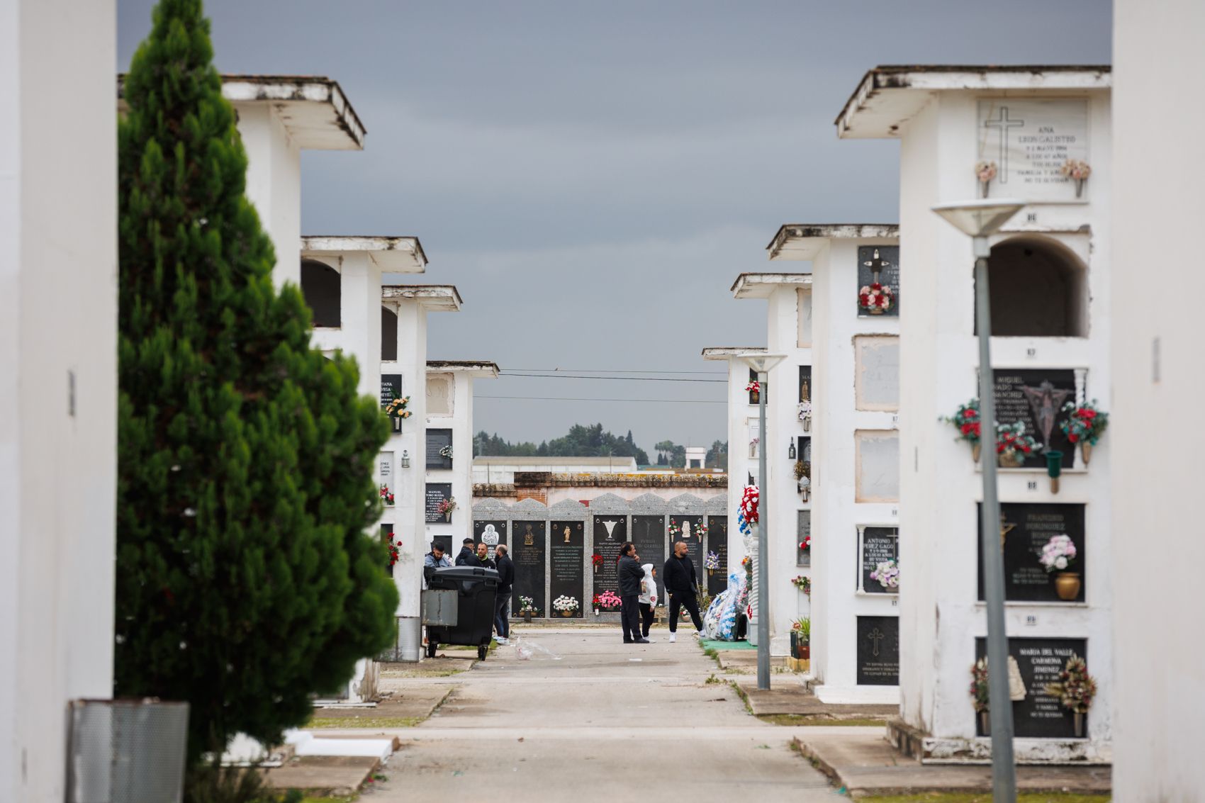 Un inusual Día de Todos los Santos en el cementerio de Jerez