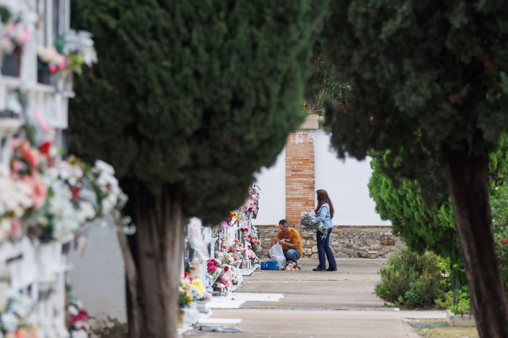 Un inusual Día de Todos los Santos en el cementerio de Jerez
