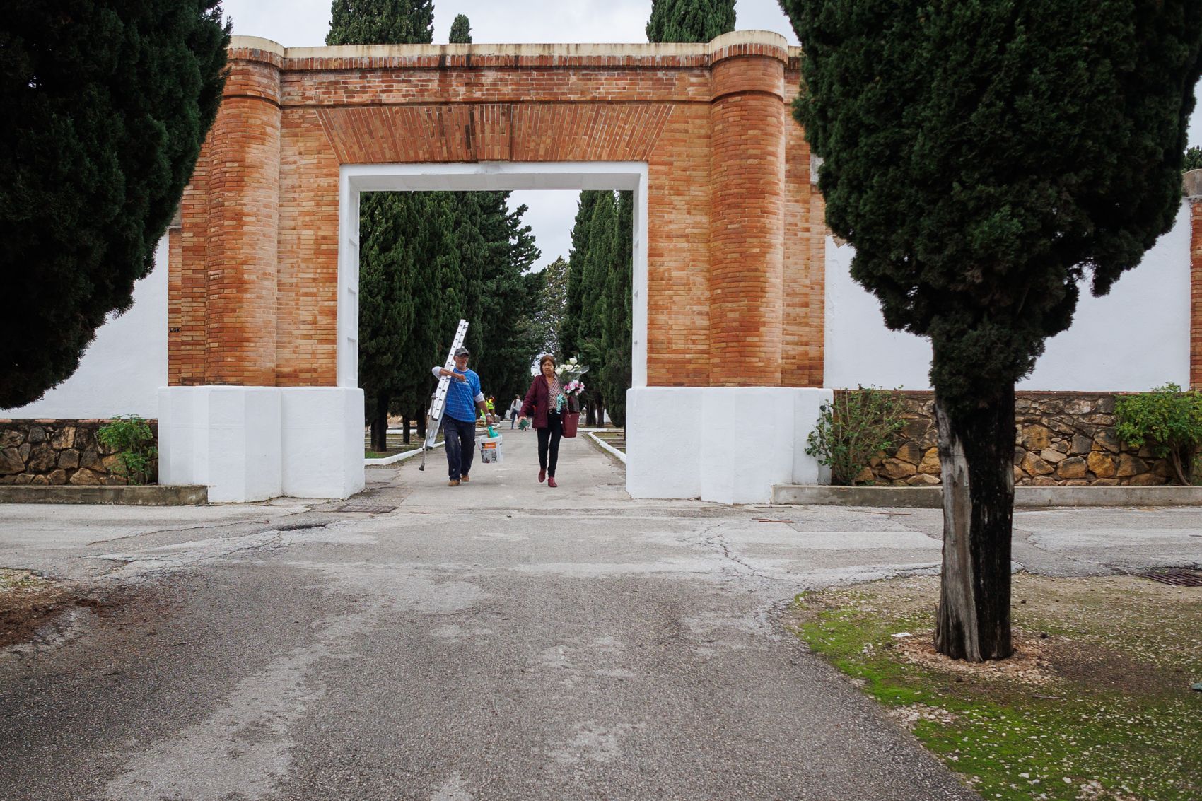 Un inusual Día de Todos los Santos en el cementerio de Jerez