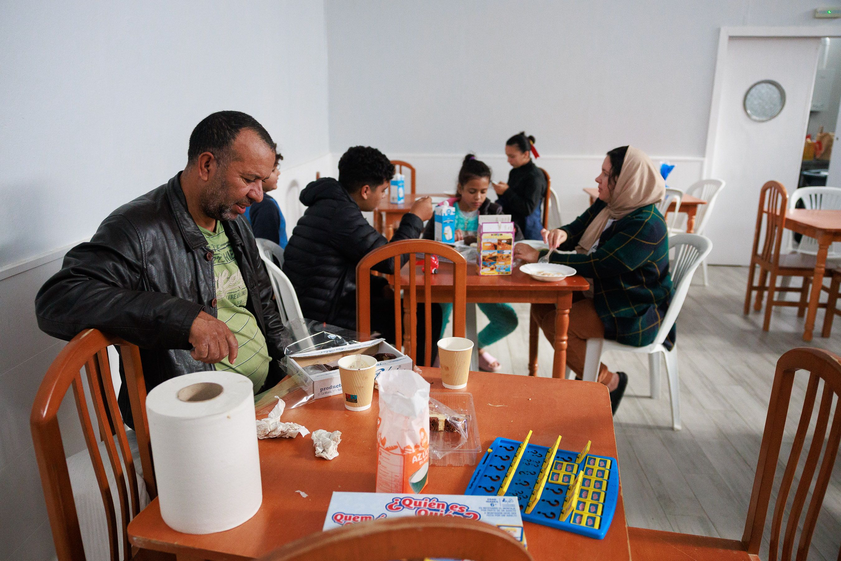 Una de las familias desalojadas de la barriada de Las Pachecas que has pasado la noche en el albergue 