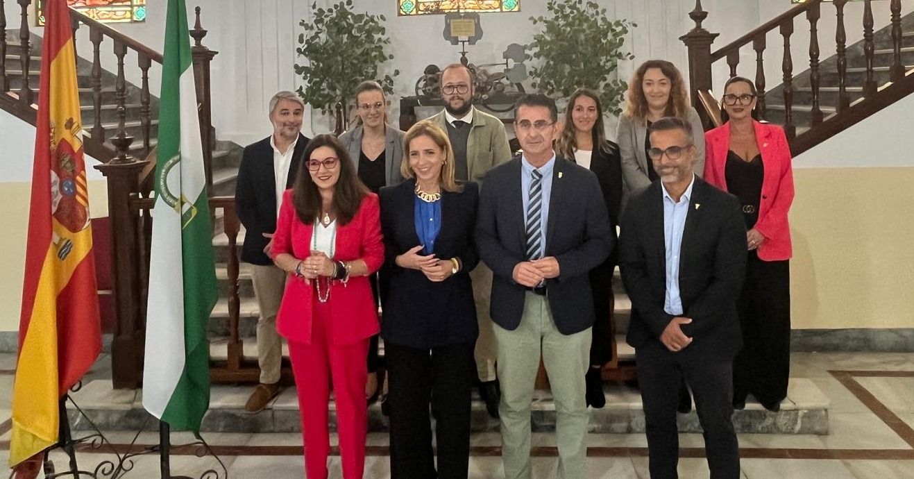 La visita de la presidenta de la Diputación de Cádiz al Ayuntamiento de Barbate, días atrás.