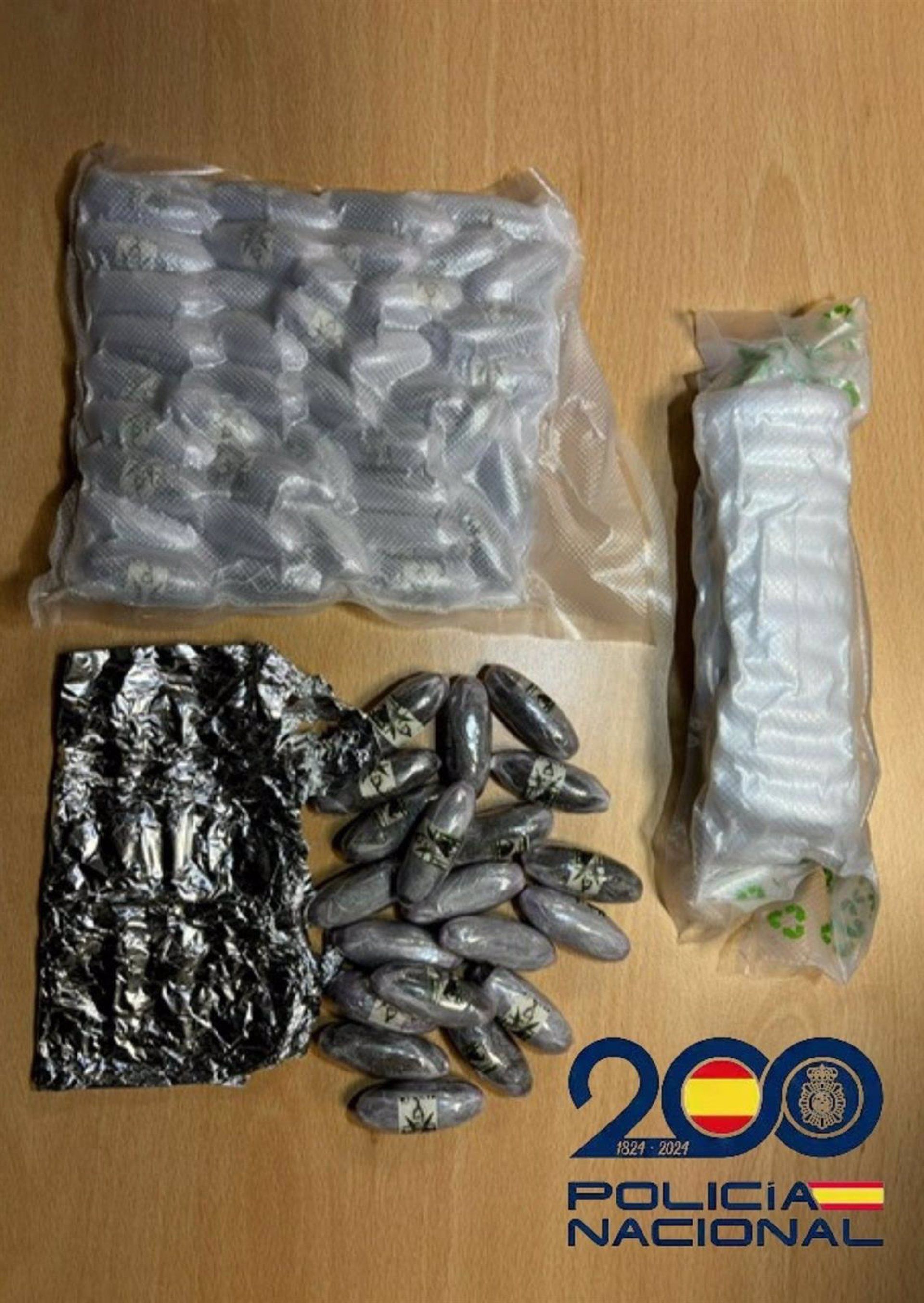 Cargamento detenido a dos jóvenes en Cádiz que circulaban un vehículo a gran velocidad