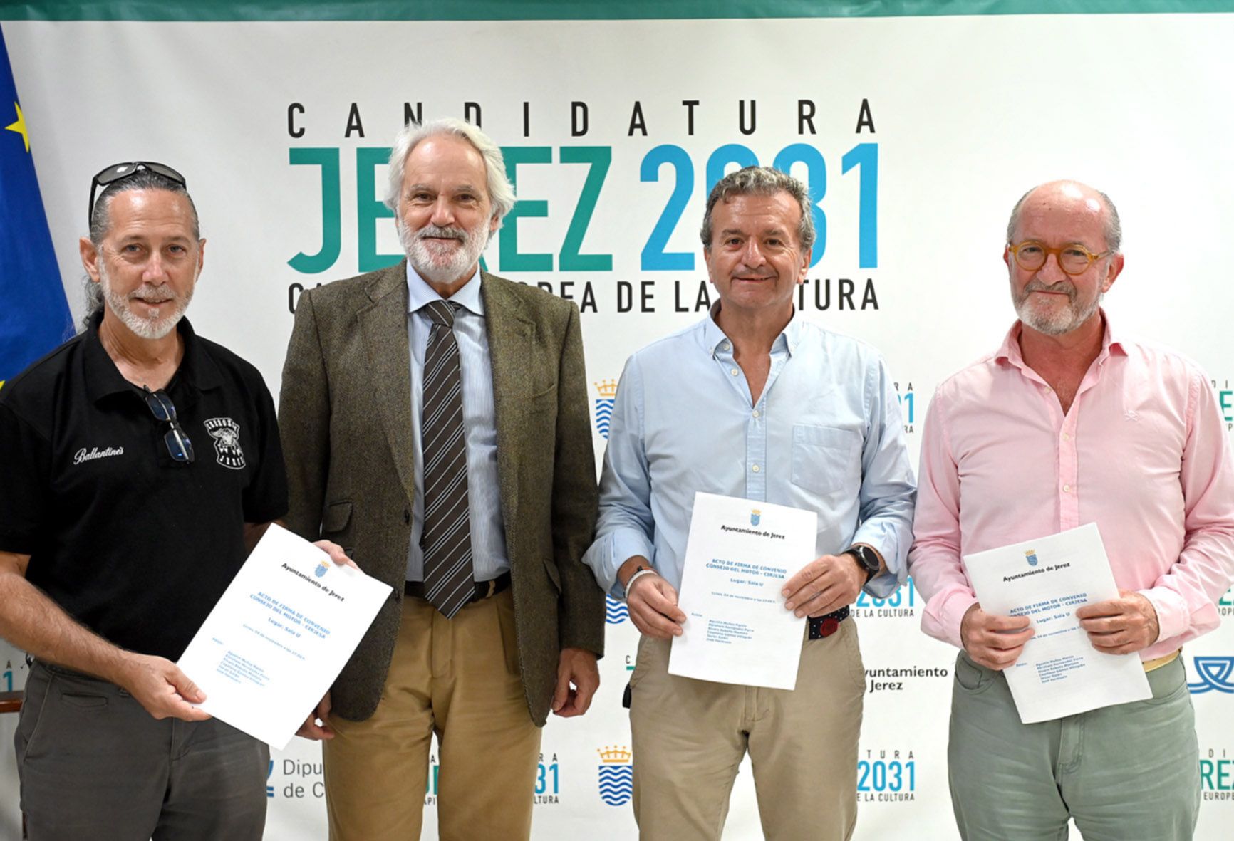 Acto de la firma del convenio de cesión por el Ayuntamiento de Jerez y Cirjesa.