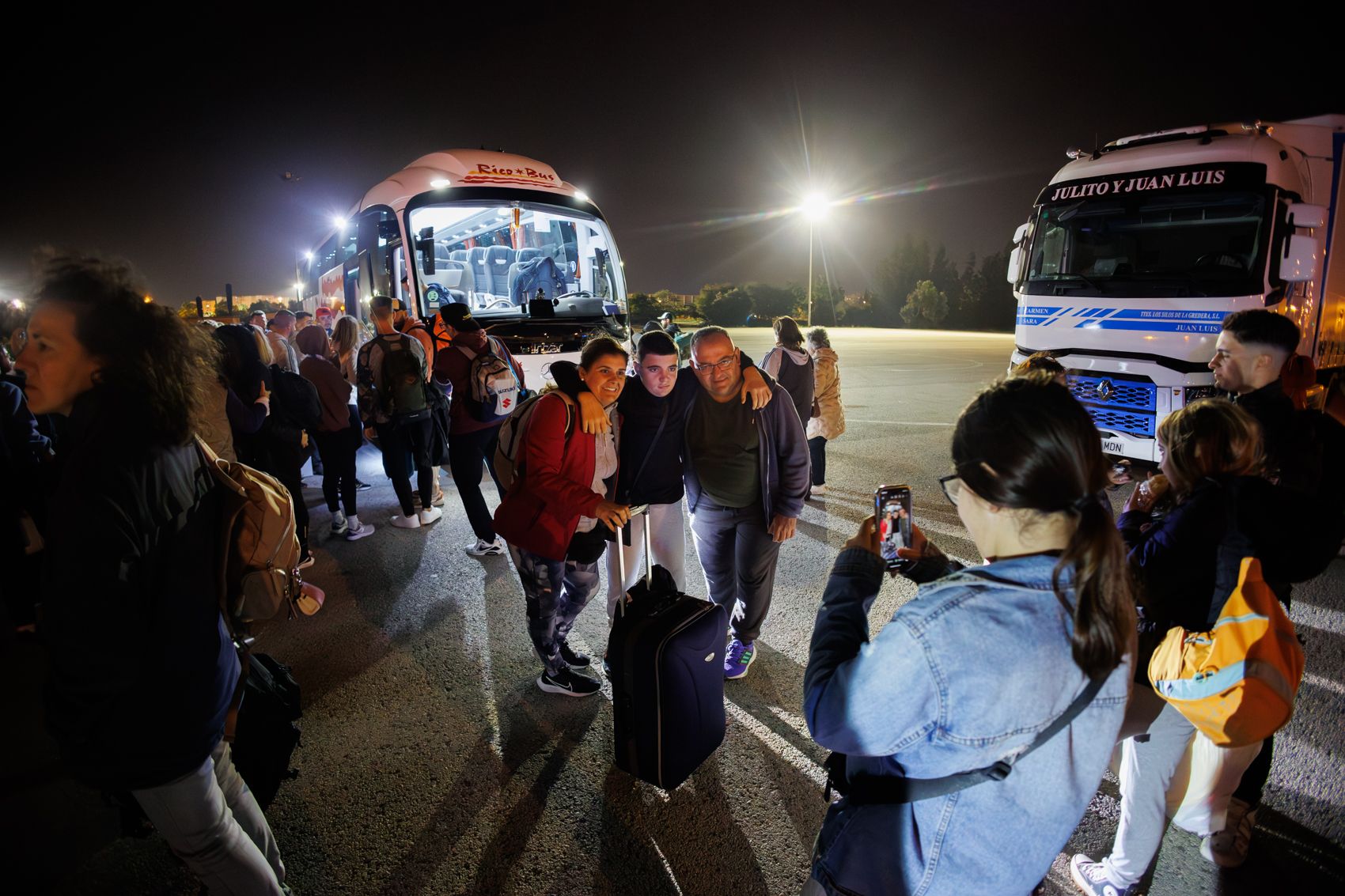 La despedida a los tráileres y acompañantes de la Policía Nacional.