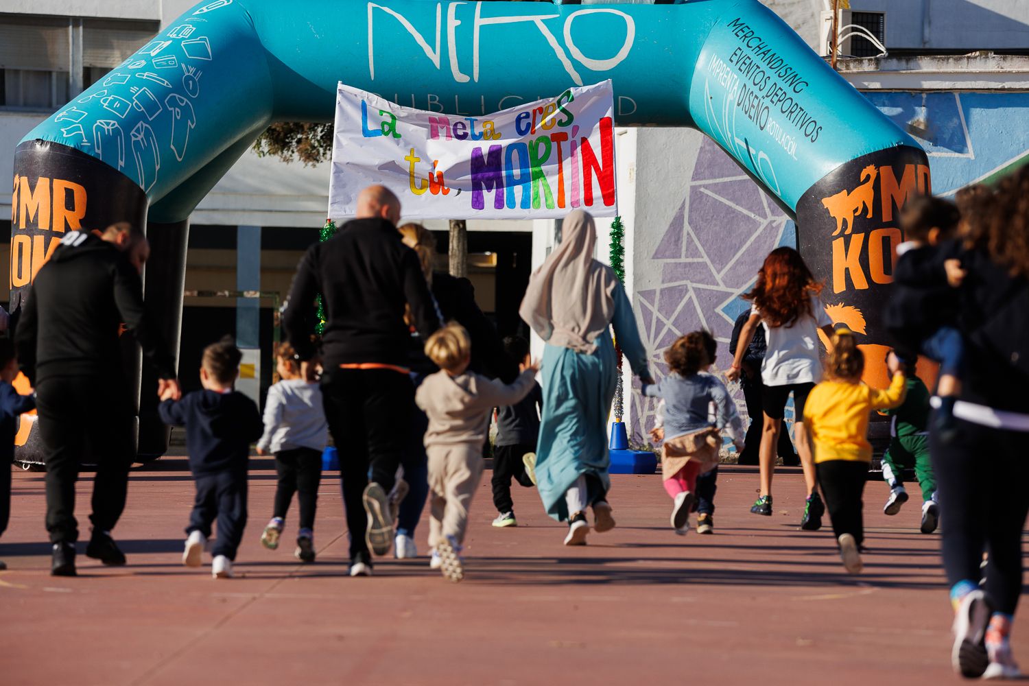 Las imágenes de la carrera solidaria por Martín, el X Men de Jerez