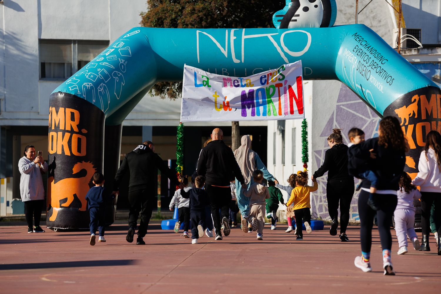 Las imágenes de la carrera solidaria por Martín, el X Men de Jerez