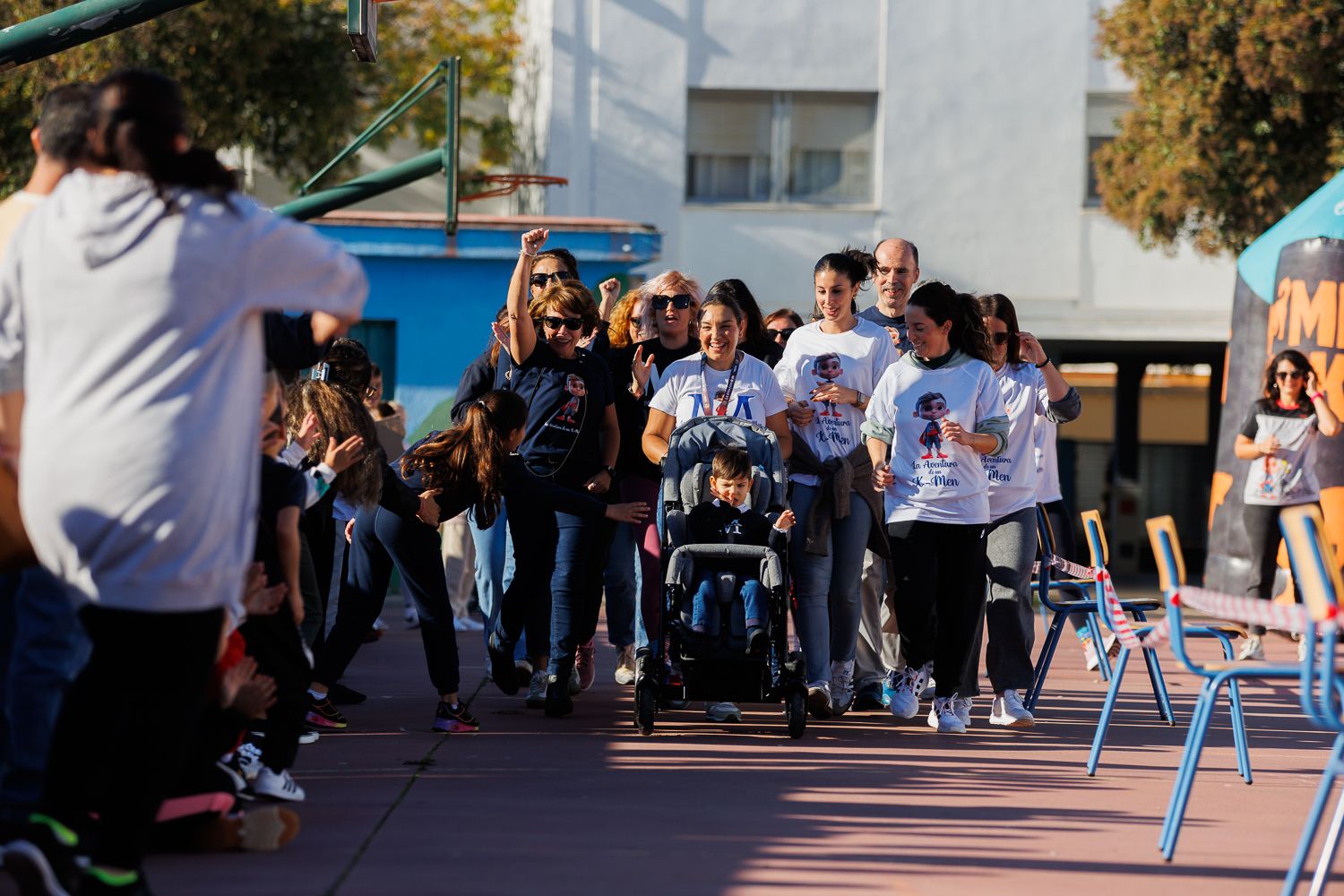 Las imágenes de la carrera solidaria por Martín, el X Men de Jerez