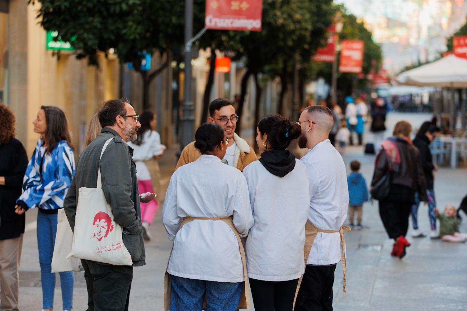 Estudiantes del IES Lola Flores dando a conocer su situación.