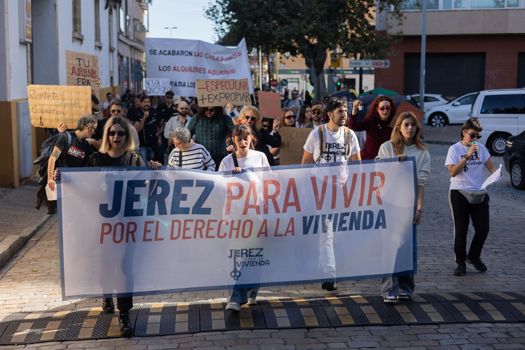  Multitudinaria manifestación por el derecho a una vivienda digna en Jerez