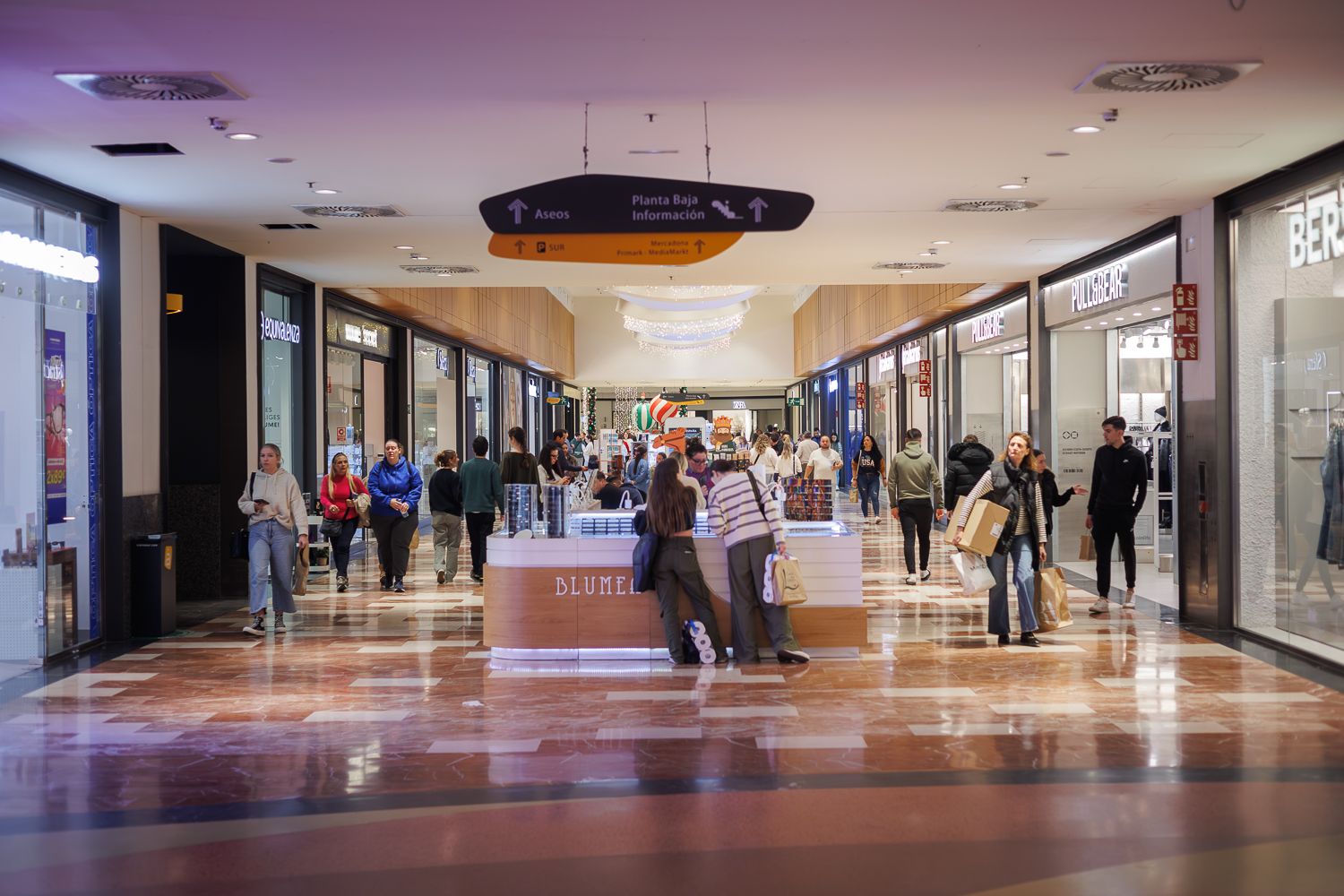 De compras en el centro comercial Área Sur en Jerez.