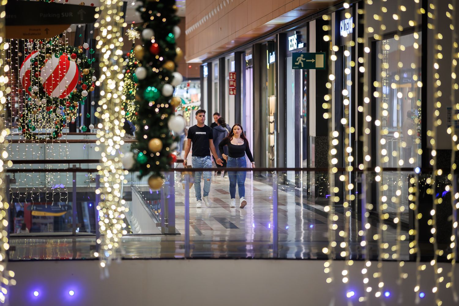 Área Sur decorado con motivo de la Navidad. 