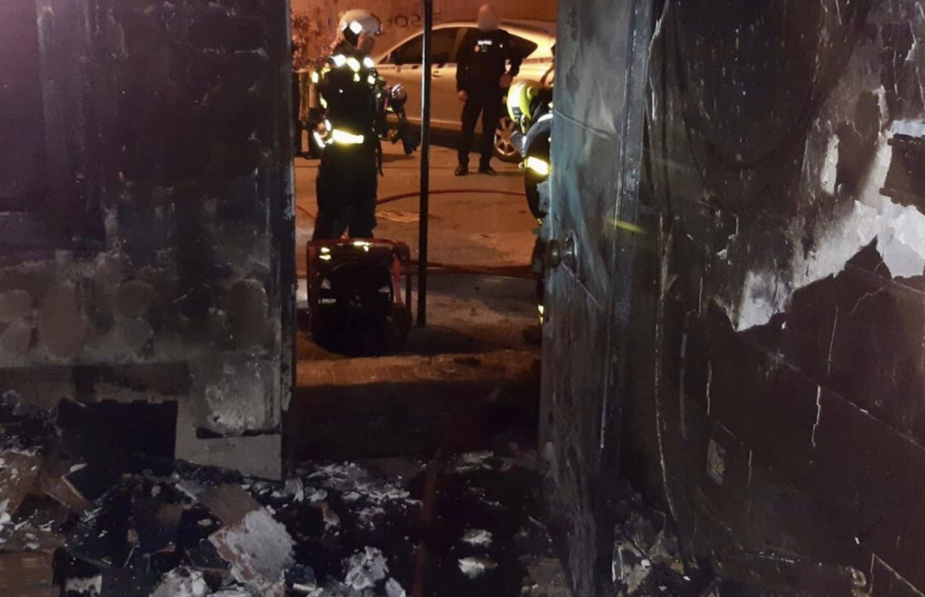 Imagen del incendio de madrugada en una vivienda en Jerez en San Juan de Dios. Imagen del incendio de madrugada en una vivienda en Jerez en San Juan de Dios.