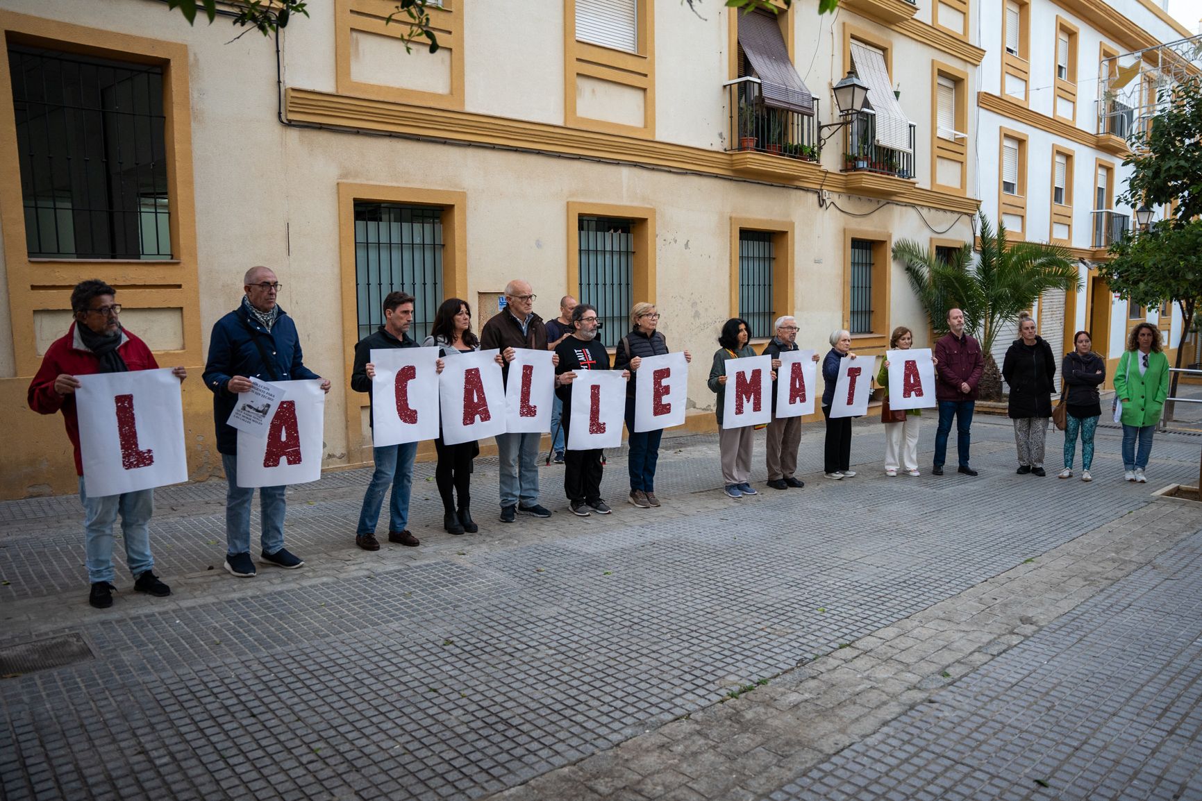Una concentración en Cádiz el pasado año por la situación de personas sin hogar.