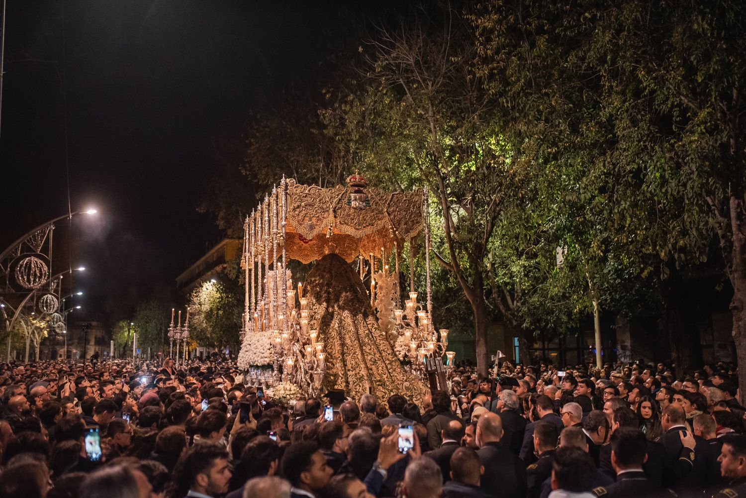 La Macarena, en la noche previa a la Magna.