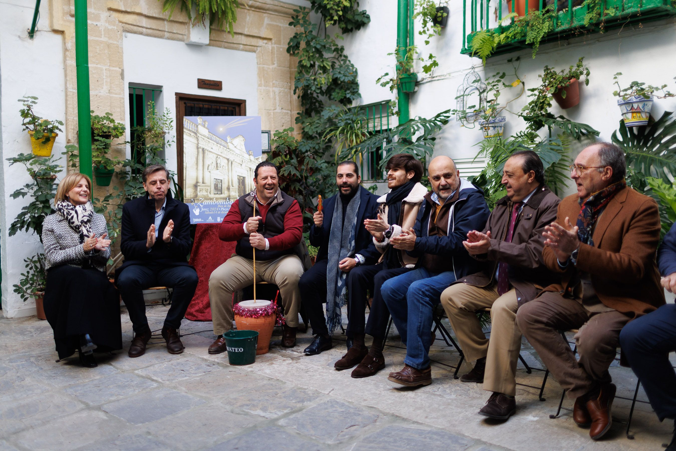La alcaldesa, María José García-Pelayo, y autoridades, en la presentación de la Zambomba BIC.
