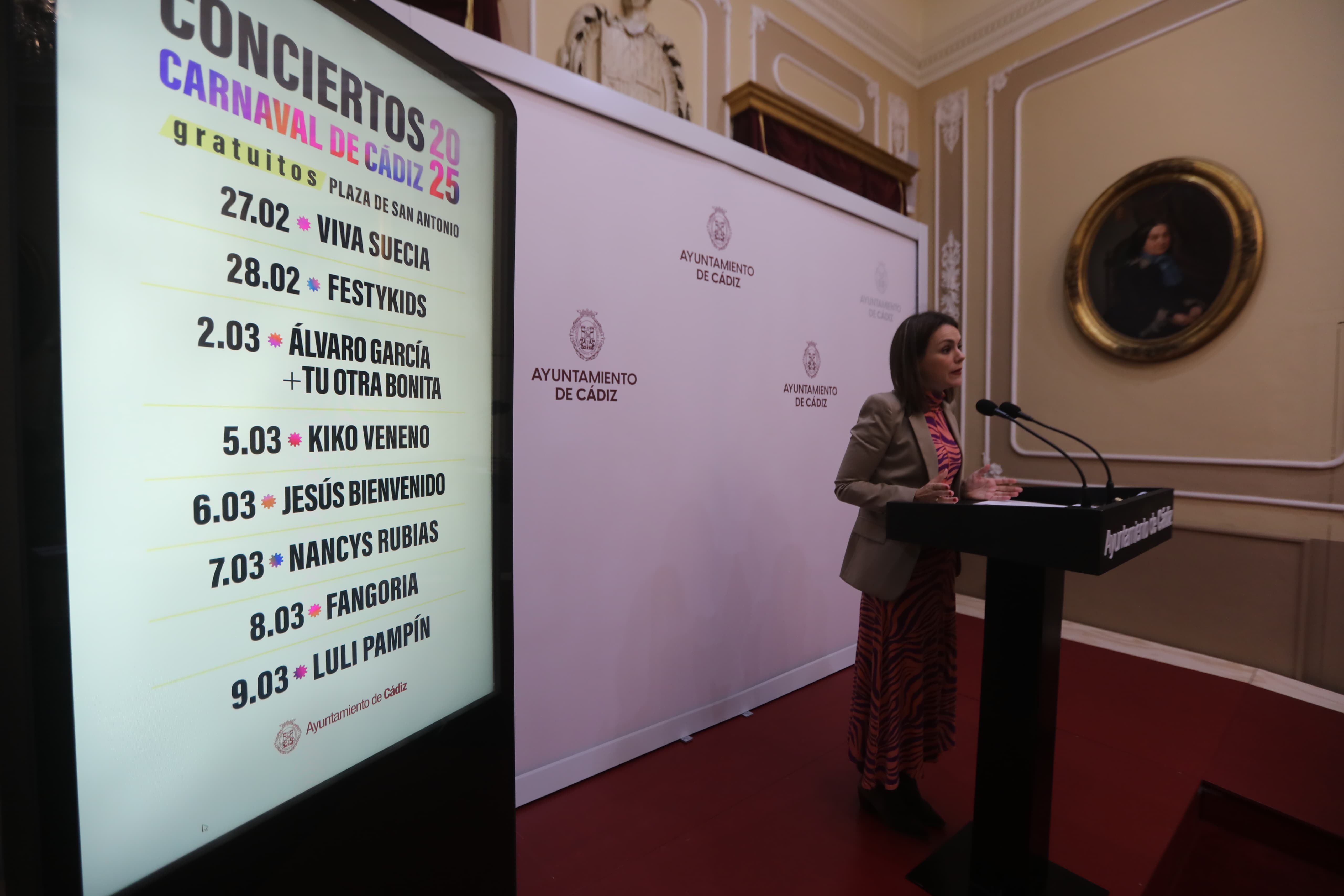 La delegada durante la presentación de los concierto en la plaza de San Antonio.