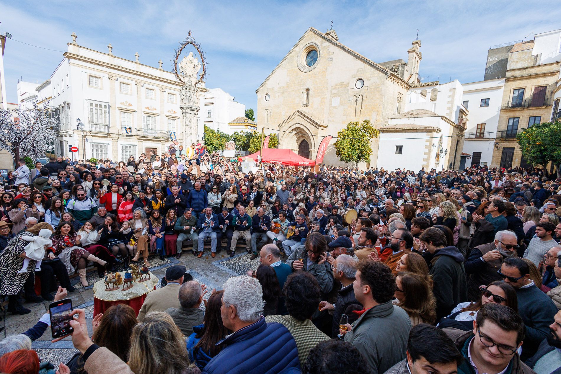 Zambomba BIC 2024 en Jerez, plaza de la Asunción Zambomba BIC 2024 en Jerez, plaza de la Asunción