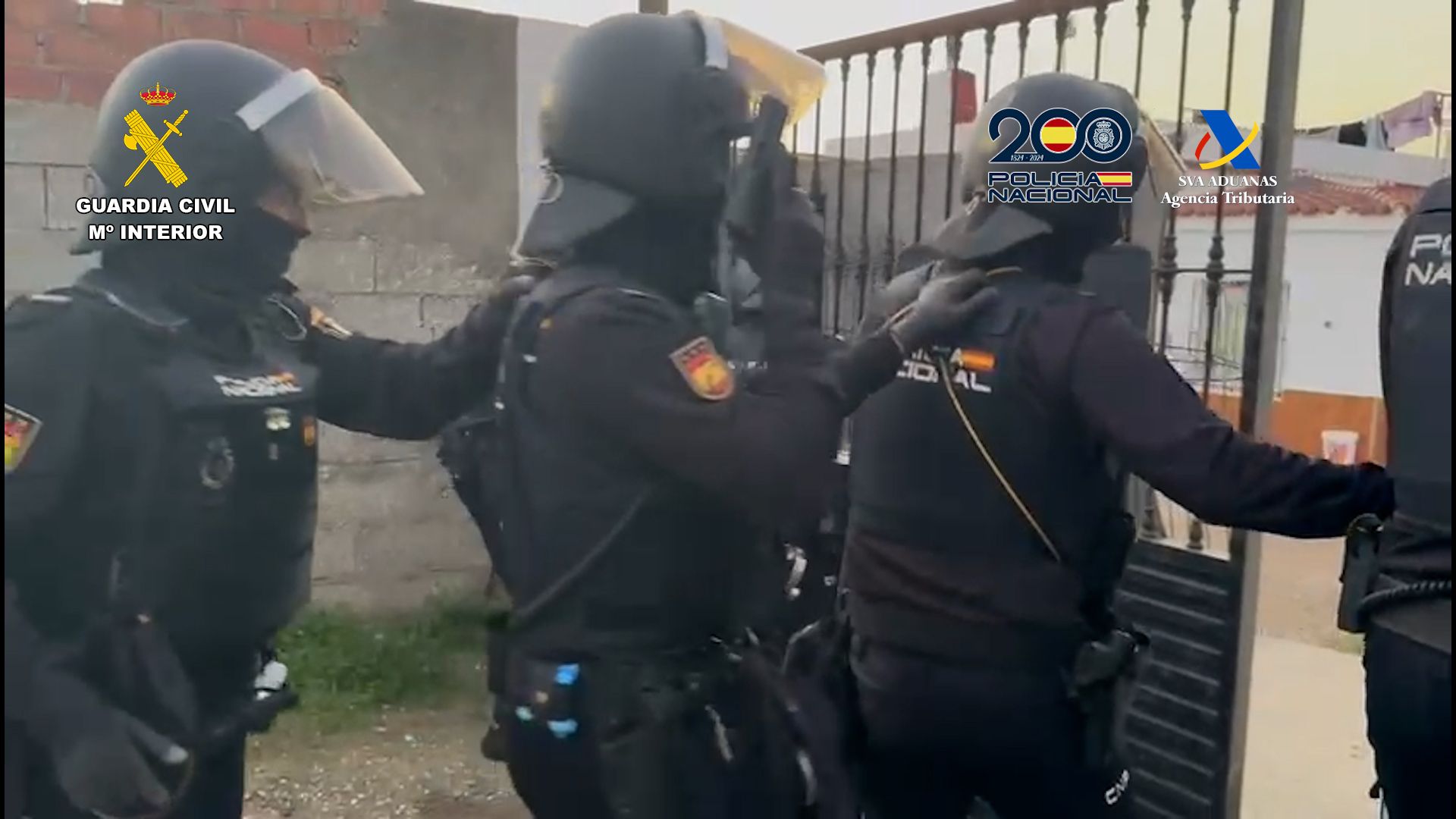 Una imagen de la operación policial llevada para desarticular a un conocido clan familiar dedicado al narcotráfico.