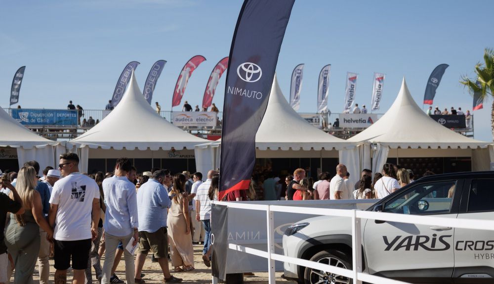 La unas de palcos en la zona de ocio del recinto de las carreras.