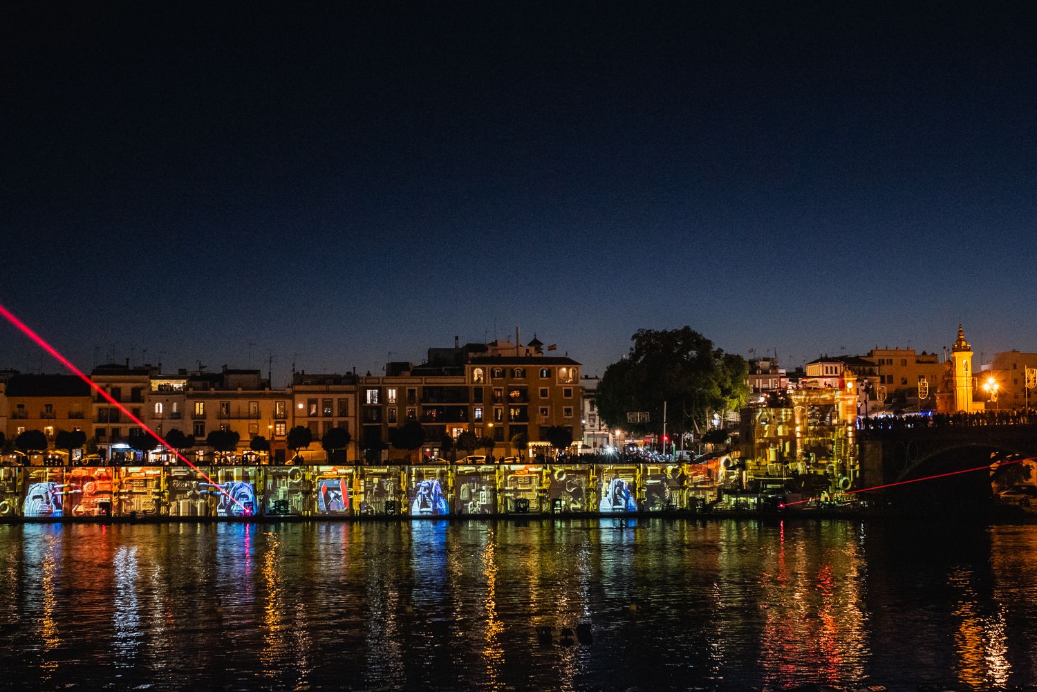 Así es Navigalia 2024, el espectáculo navideño del Guadalquivir en Sevilla