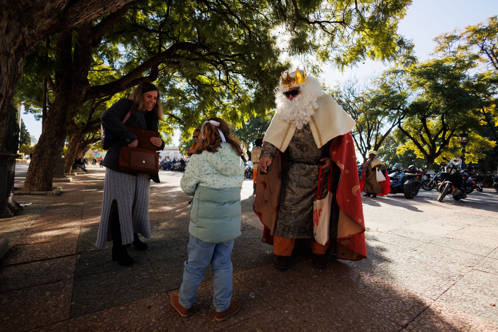 Los Reyes Magos recorren las calles de Jerez en Moto