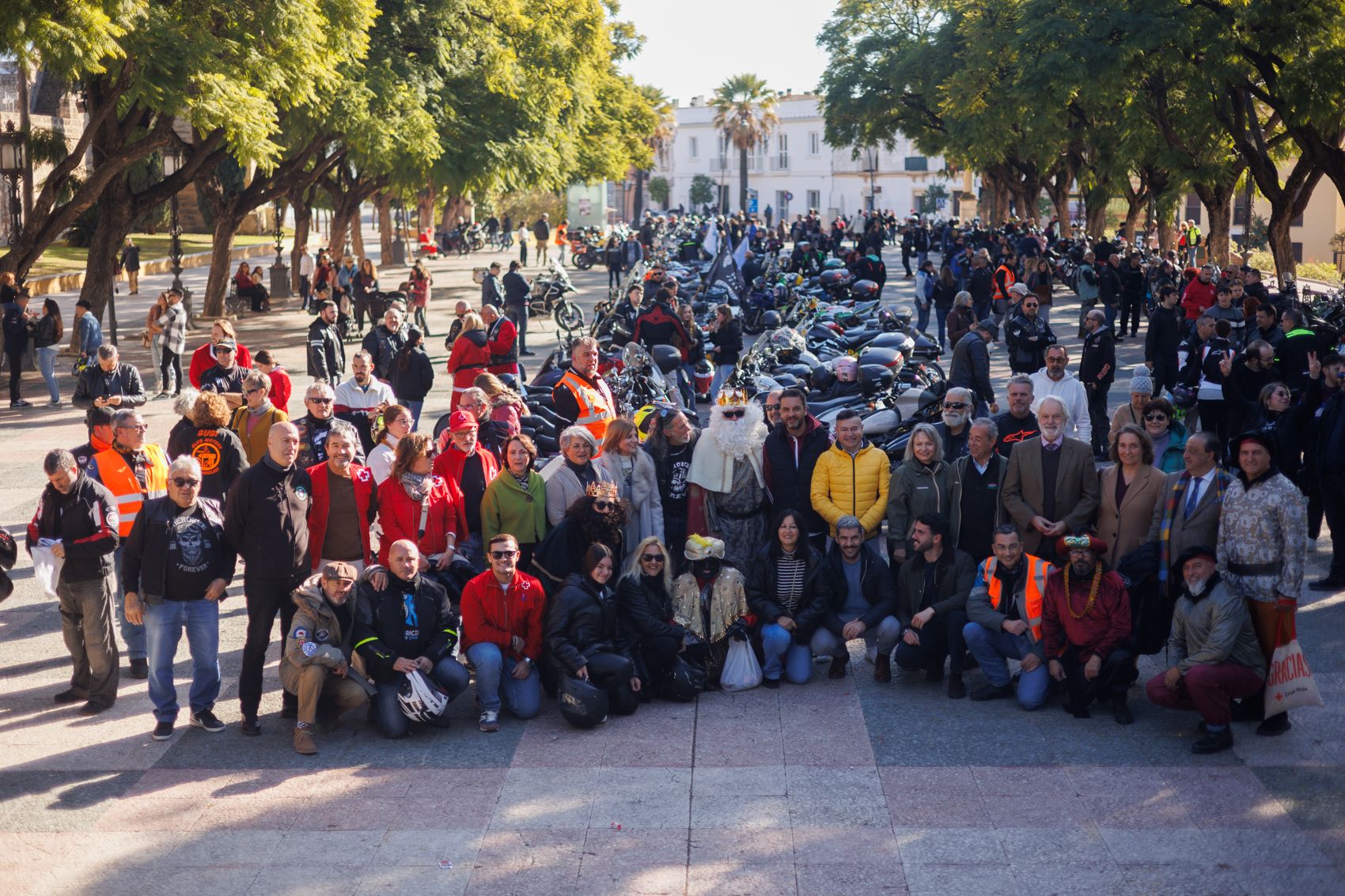 Los Reyes Magos recorren las calles de Jerez en Moto