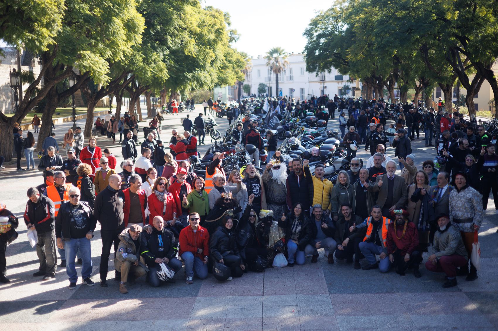 Los Reyes Magos recorren las calles de Jerez en Moto