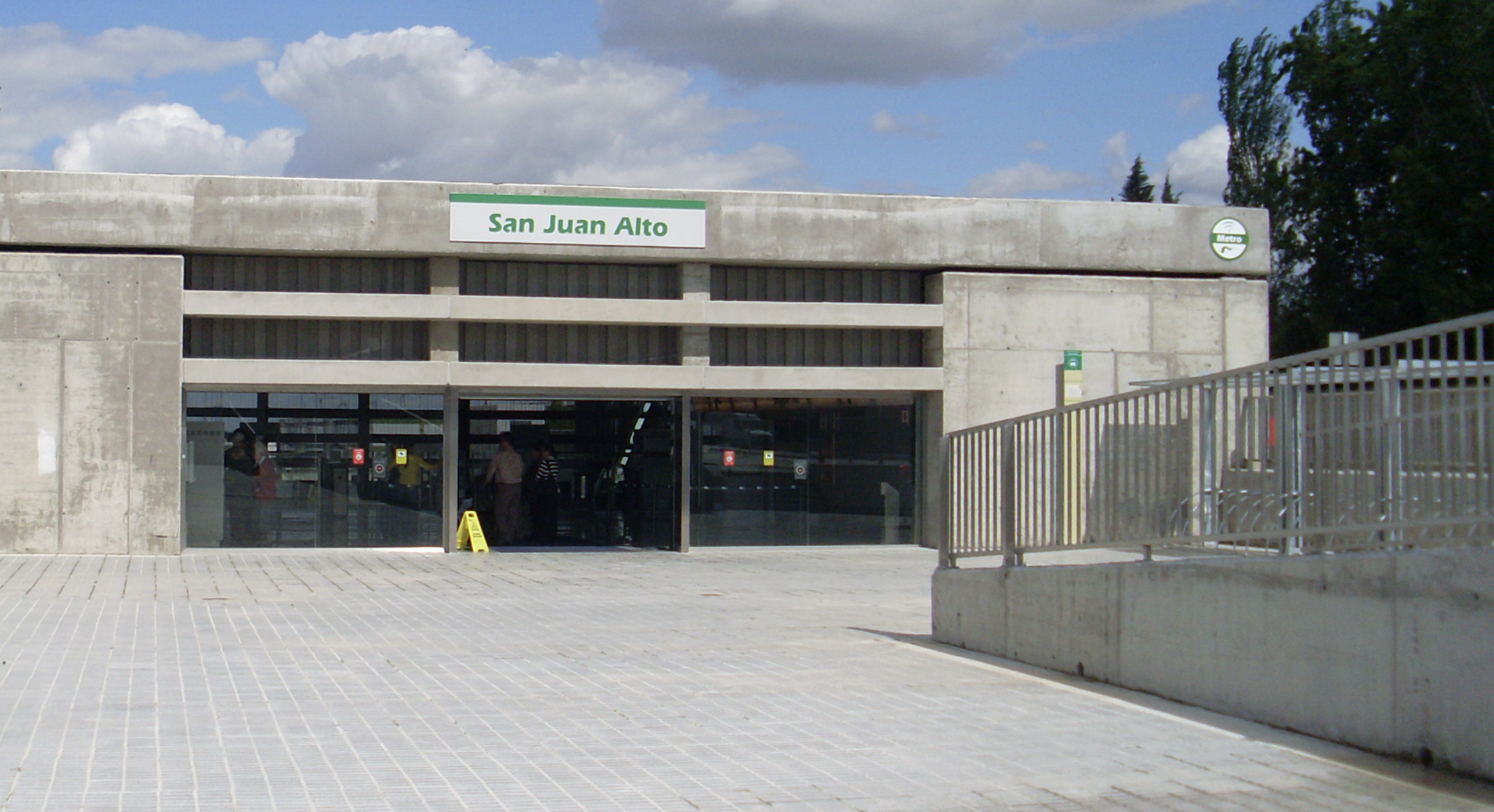 La parada de metro de San Juan Alto, en San Juan de Aznalfarache, donde ha sido encontrado el cuerpo sin vida de un anciano.