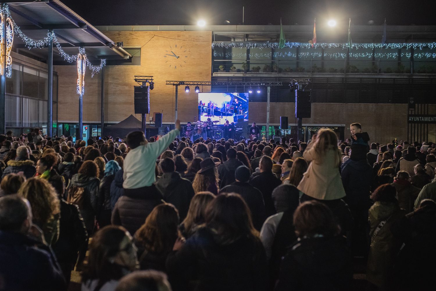 Camas adelanta la bienvenida a 2025 con sus tradicionales precampanadas
