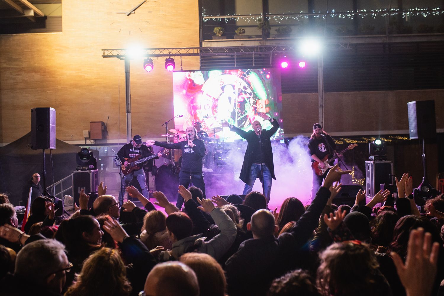 Camas adelanta la bienvenida a 2025 con sus tradicionales precampanadas