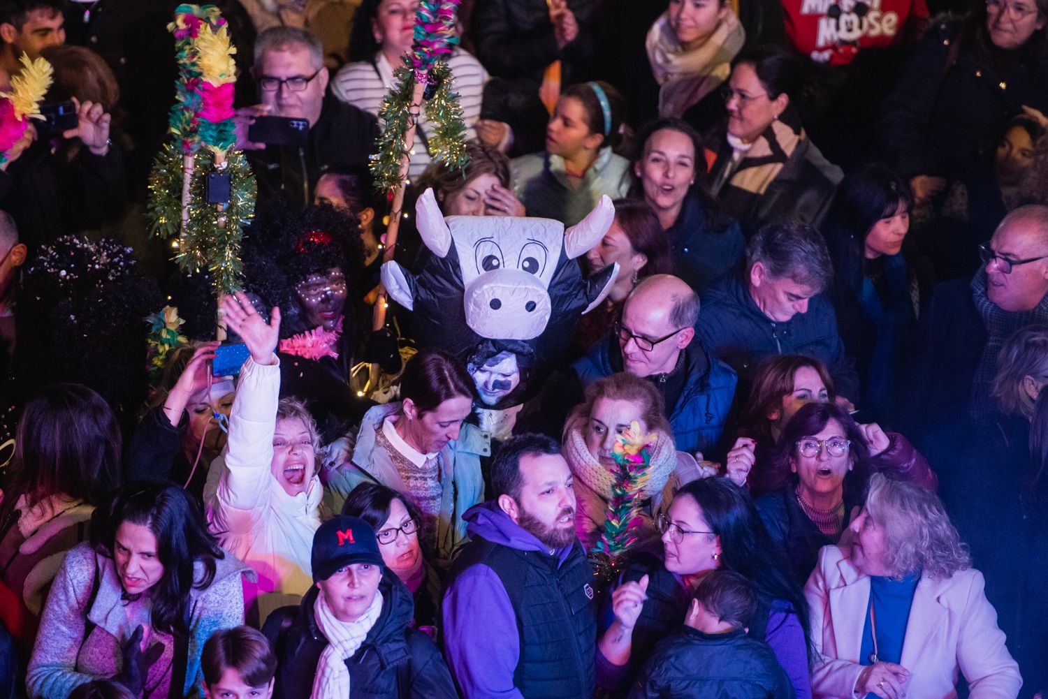 Camas adelanta la bienvenida a 2025 con sus tradicionales precampanadas