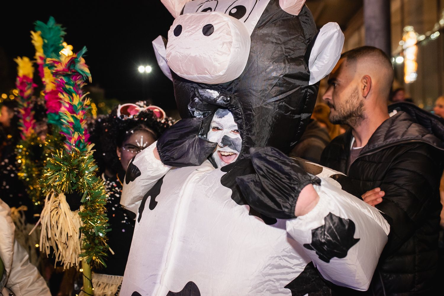 Camas adelanta la bienvenida a 2025 con sus tradicionales precampanadas