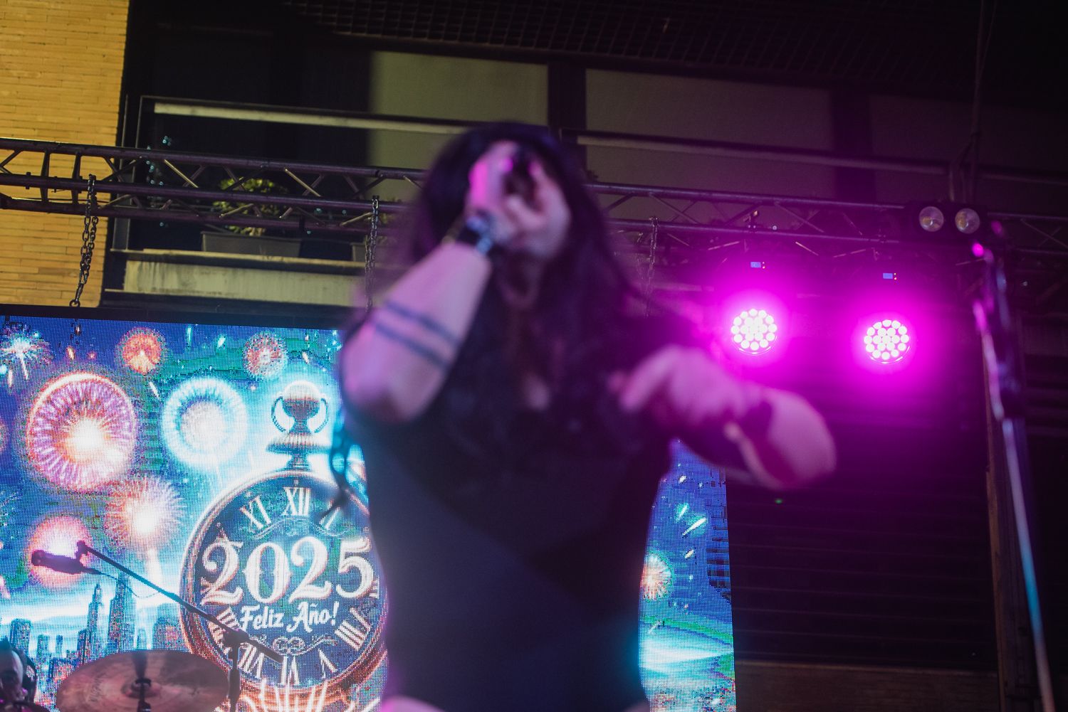 Camas adelanta la bienvenida a 2025 con sus tradicionales precampanadas