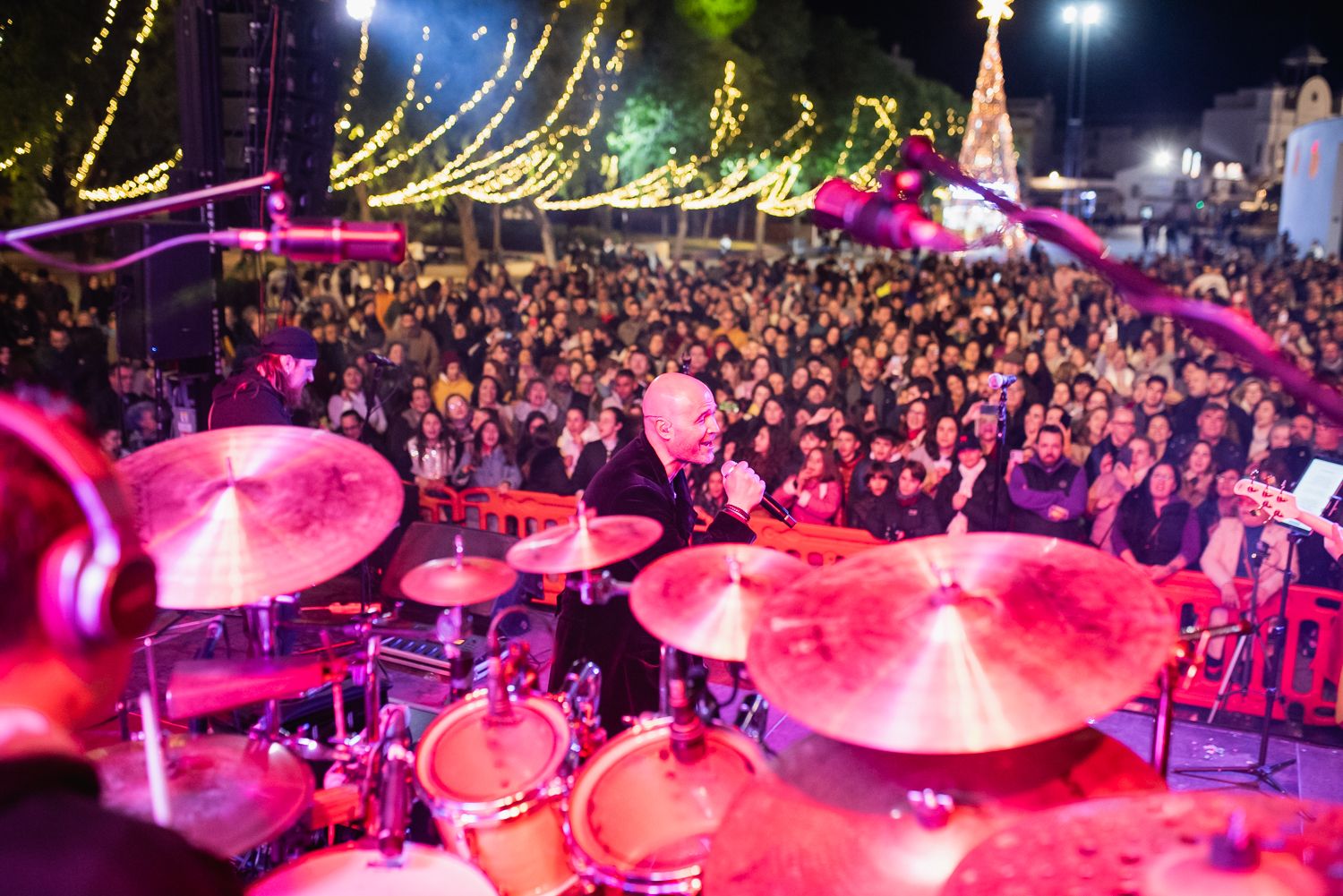 Camas adelanta la bienvenida a 2025 con sus tradicionales precampanadas