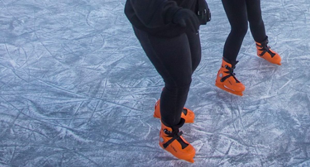 Apuñalamiento en una pista de hielo de Huelva.