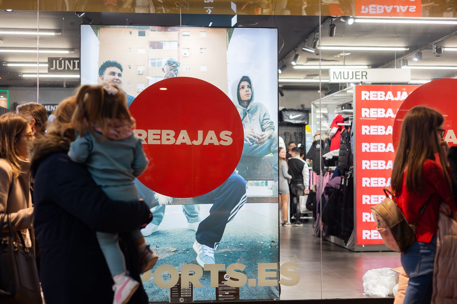 Un periodo de rebajas en un centro comercial de Jerez. Un periodo de rebajas en un centro comercial de Jerez.