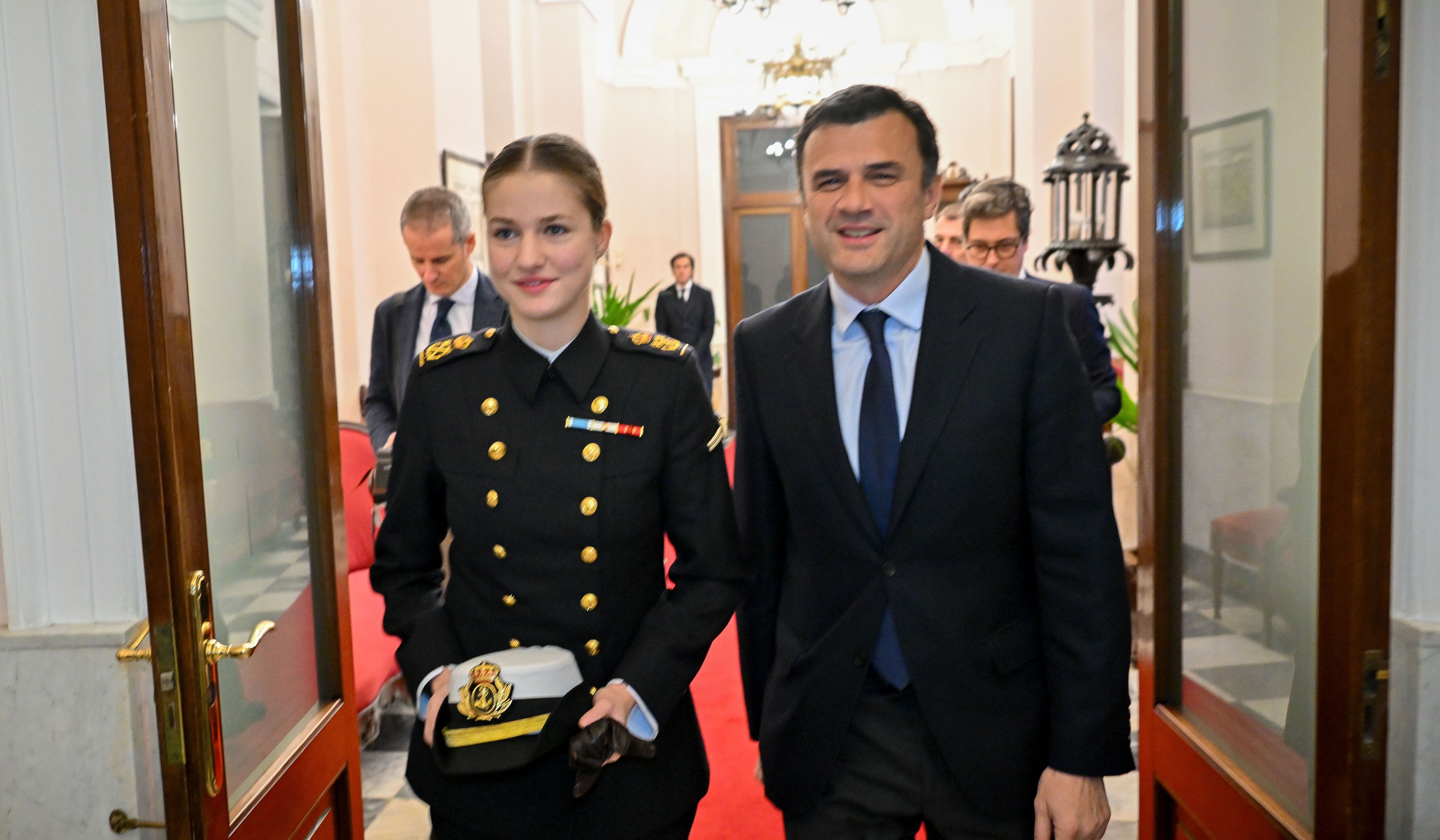 La princesa Leonor y Bruno García, en el Ayuntamiento de Cádiz.