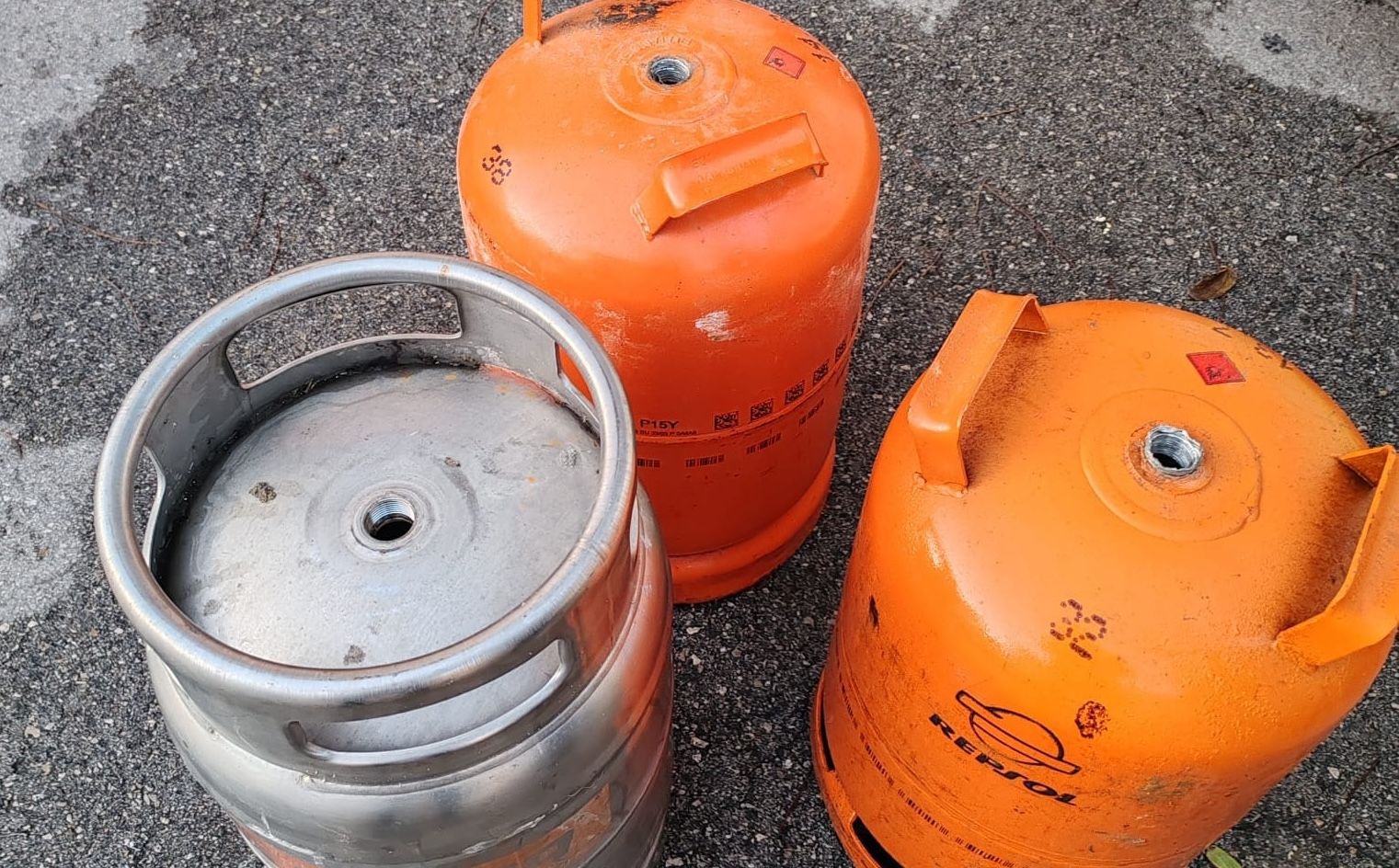 Bombonas manipuladas en Puerto Real.