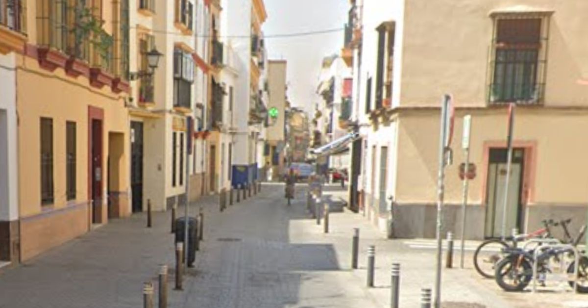 Imagen de la calle, en pleno centro de Sevilla, donde tuvo lugar la brutal agresión.