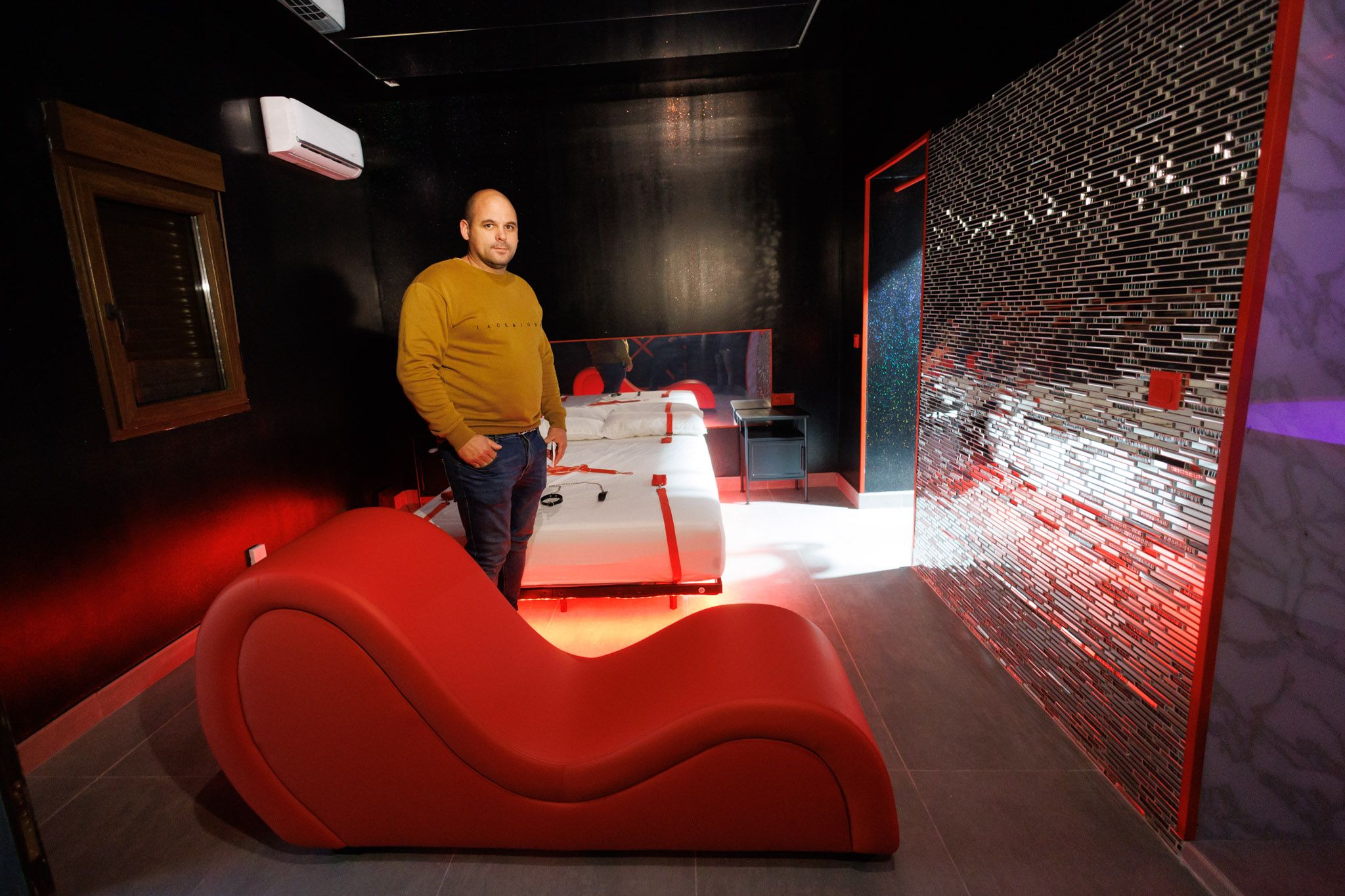 Antonio Carrera, en el apartamento 'Parque erótico', de las '50 sombras de Grey' a la jerezana.