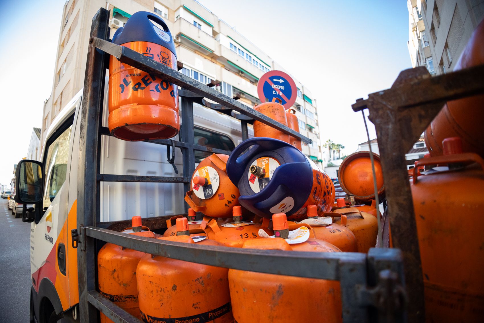 Un camión con bombonas de butano, en una imagen reciente.
