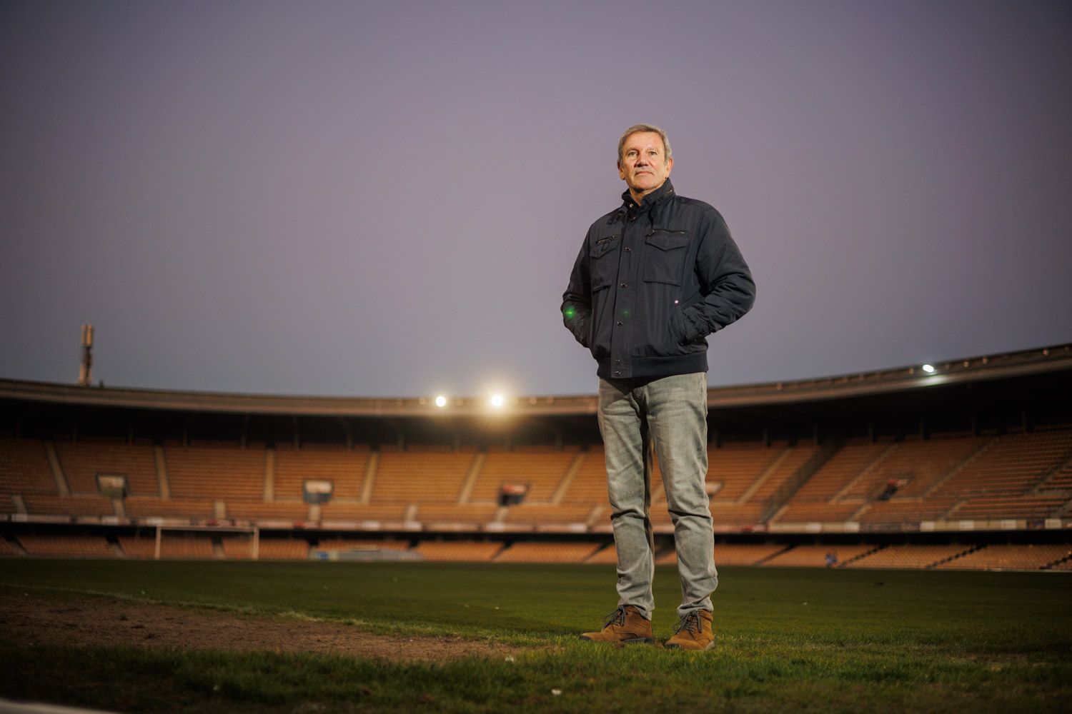Sebastián Alonso de Medina, presidente del Xerez Deportivo FC, sobre el césped de Chapín en una imagen de archivo.