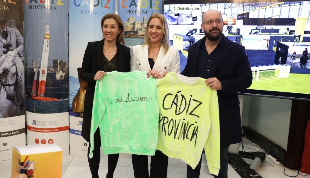 La presidenta de Diputación de Cádiz, Almudena Martínez, con el vicepresidente Germán Beardo y la delegada territorial Tania Barcelona.