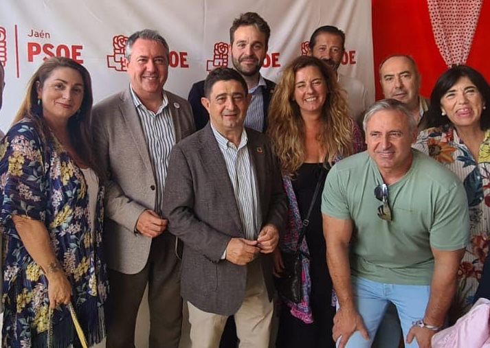 En el centro de la imagen, tras Paco Reyes, presidente de la Diputación de Jaén, y junto a Juan Espadas, Juanfran Serrano, en una imagen de archivo.