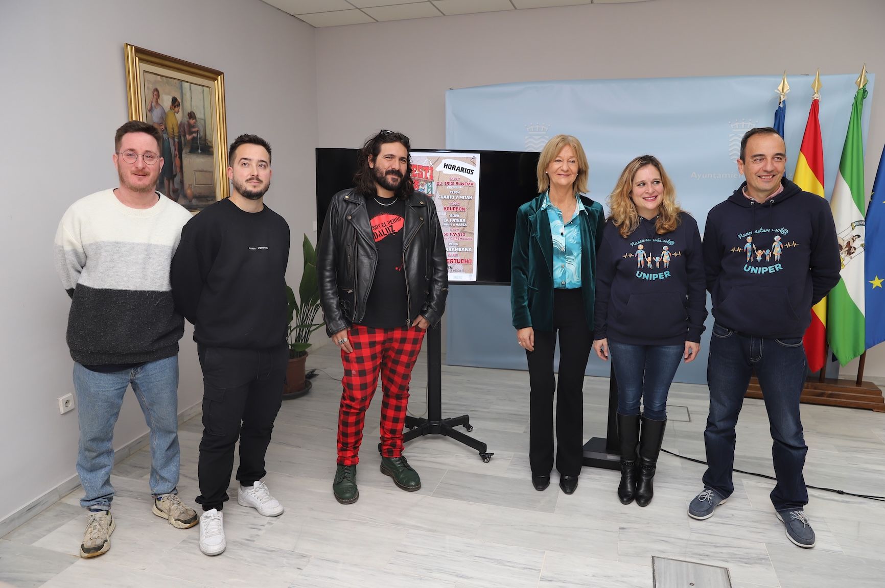 Albertucho, con la delegada Carmen Pina, en la presentación del 'Festivalucho'.