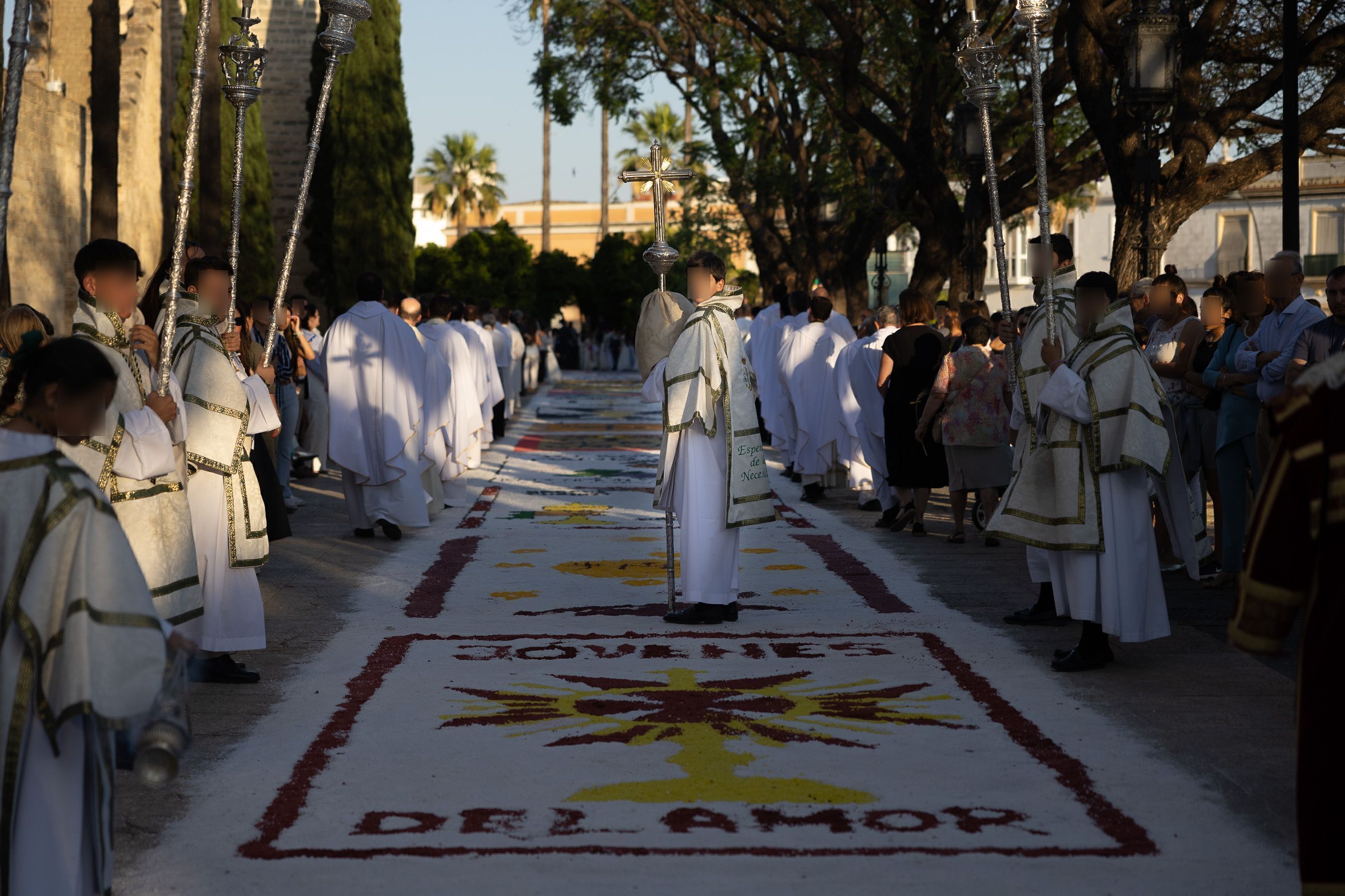 Menores de edad participando en el Corpus de Jerez. 
